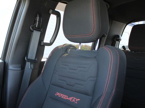 Used 2023 Nissan Frontier PRO-4X image 44