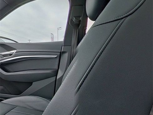 Used 2024 Audi Q8 e-tron Premium Plus w/ Premium Plus Package image 27