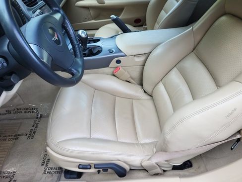Used 2006 Chevrolet Corvette Convertible w/ Preferred Equipment Group RWD image 18