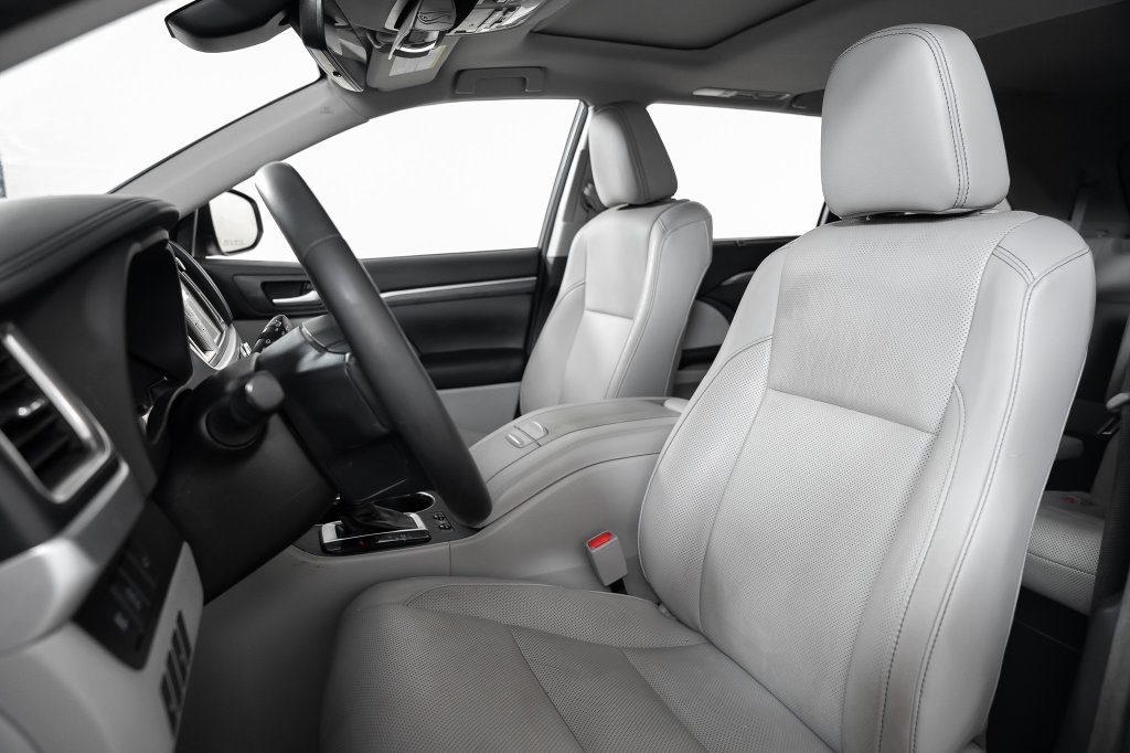 Used 2018 Toyota Highlander Limited AWD/4WD image 19