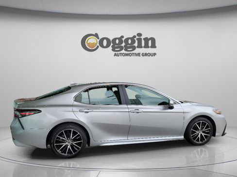Used 2024 Toyota Camry SE image 5