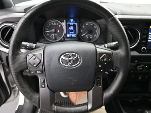 Used 2020 Toyota Tacoma TRD Sport w/ Technology Package RWD image 16