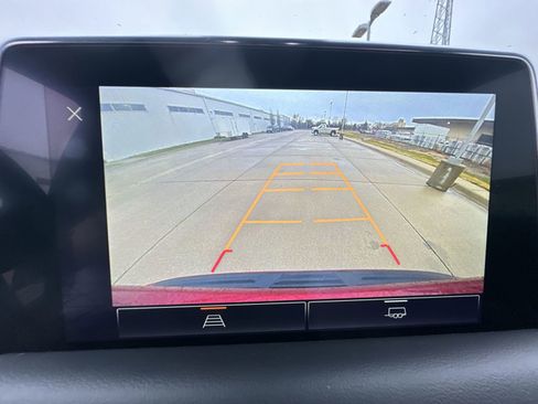 Used 2023 GMC Yukon XL SLE image 15