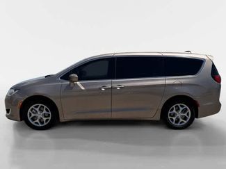 Used 2018 Chrysler Pacifica Touring Plus w/ Tire & Wheel Group FWD video 2