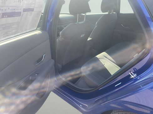 Used 2025 Hyundai Elantra Sport FWD image 18