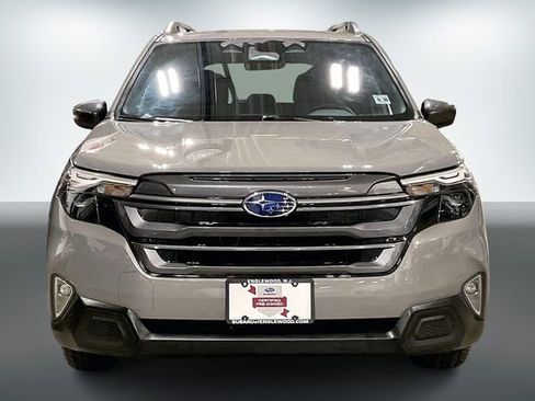 Used 2025 Subaru Forester Premium image 2