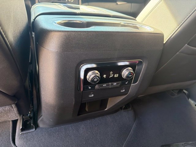 Used 2024 GMC Yukon AT4 w/ Technology Package AWD/4WD image 18