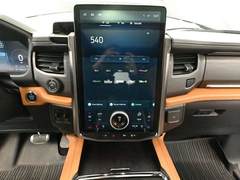 Used 2024 Ford Expedition Platinum image 35