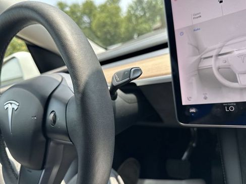 Used 2021 Tesla Model Y Long Range AWD/4WD image 24