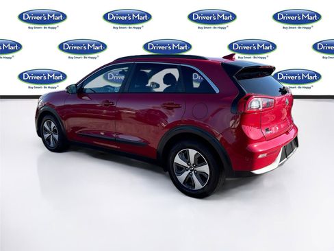 Used 2017 Kia Niro EX FWD image 5