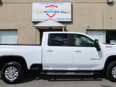 Used 2024 Chevrolet Silverado 2500 LT image 4