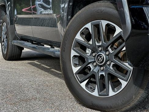 Used 2024 Toyota Tundra Limited image 2