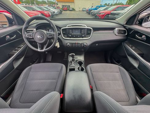 Used 2018 Kia Sorento LX AWD/4WD image 29