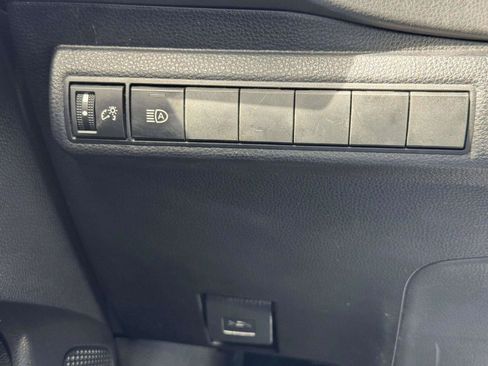 Used 2022 Toyota Corolla SE FWD image 32