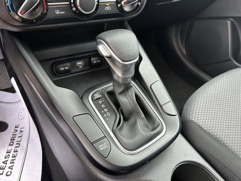 Used 2025 Kia Soul LX w/ LX Technology Package FWD image 29