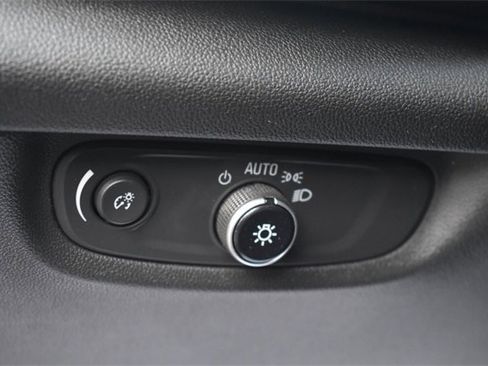 Used 2019 Buick Regal Preferred w/ Sights and Sounds Package image 19