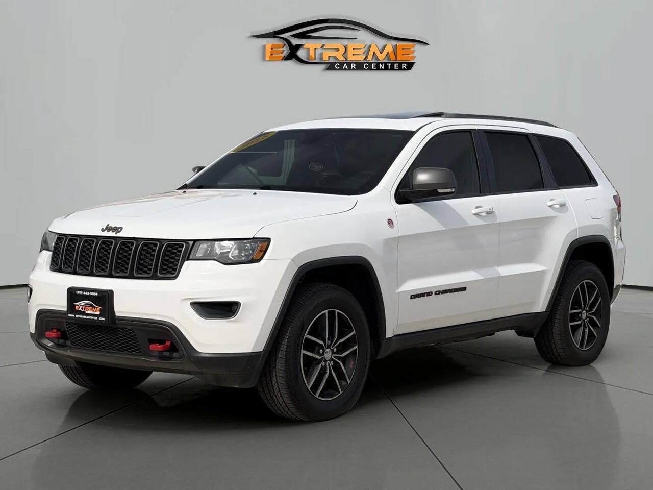 Used 2018 Jeep Grand Cherokee Trailhawk AWD/4WD image 2