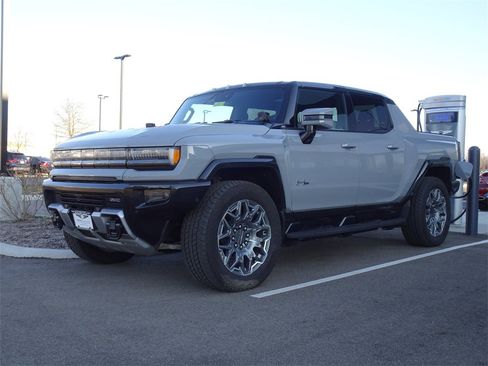 Used 2024 GMC Hummer EV 3X w/ LPO, Illumination Package image 10