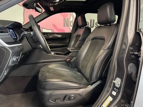 Used 2023 Jeep Grand Cherokee L Laredo RWD image 18