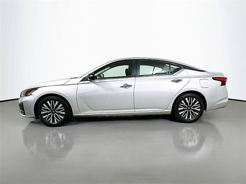 Used 2024 Nissan Altima 2.5 SV image 4