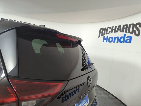 Used 2024 Nissan Rogue S FWD image 31