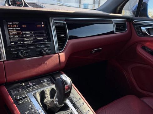 Used 2016 Porsche Macan S image 30