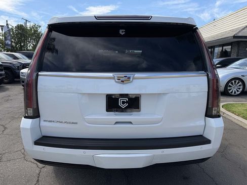 Used 2018 Cadillac Escalade Luxury RWD image 6