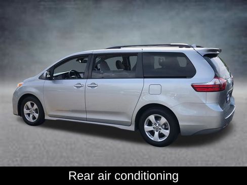 Used 2020 Toyota Sienna LE w/ Carpet Mat Package FWD image 8