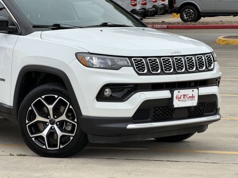 Used 2025 Jeep Compass Limited AWD/4WD image 2