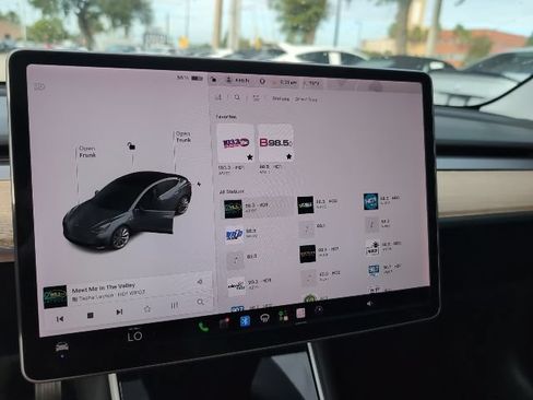 Used 2018 Tesla Model 3 Long Range AWD/4WD image 16