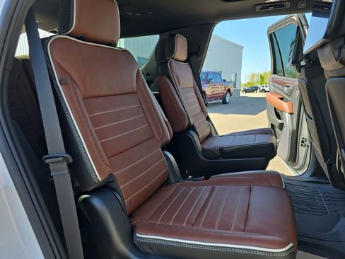 Used 2023 GMC Yukon Denali Ultimate w/ LPO, Floor Liner Package AWD/4WD image 11