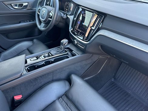 Used 2021 Volvo S60 T6 Inscription w/ Climate Package image 11