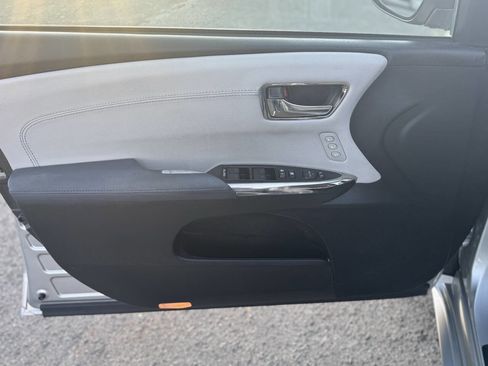 Used 2015 Toyota Avalon XLE Touring image 10