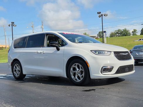 Used 2024 Chrysler Pacifica Limited FWD image 4
