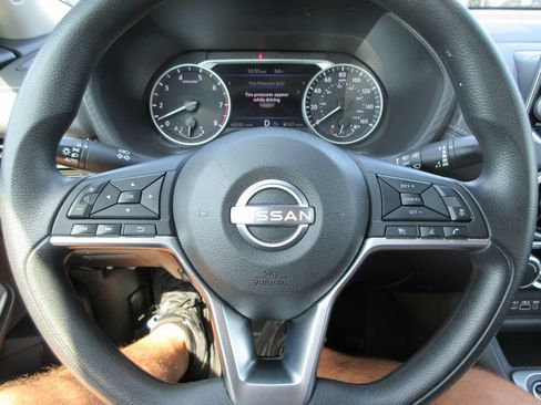 Used 2025 Nissan Sentra SV FWD image 22