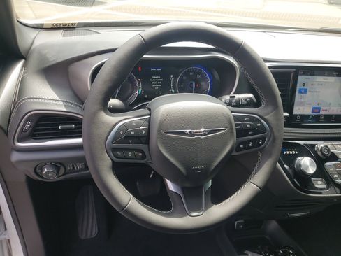 New 2026 Chrysler Pacifica Select image 14