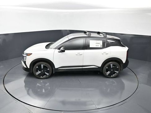New 2026 Nissan Kicks SR FWD image 17