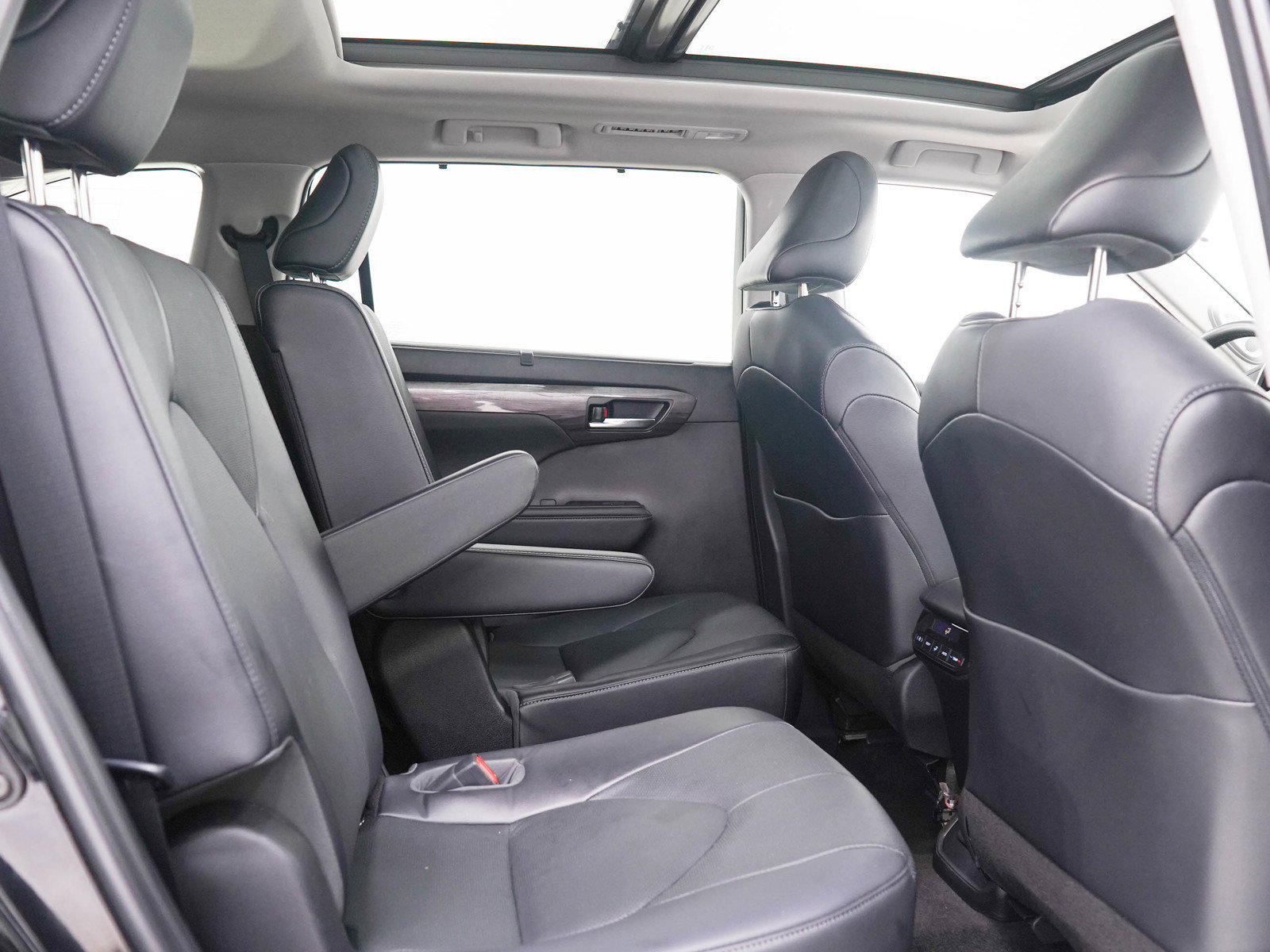 Used 2023 Toyota Highlander Limited AWD/4WD image 15