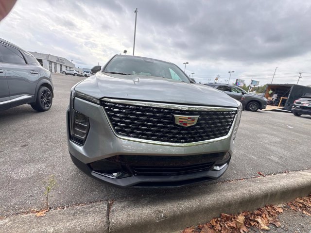 Used 2025 Cadillac XT4 Premium Luxury w/ Technology Package FWD image 6