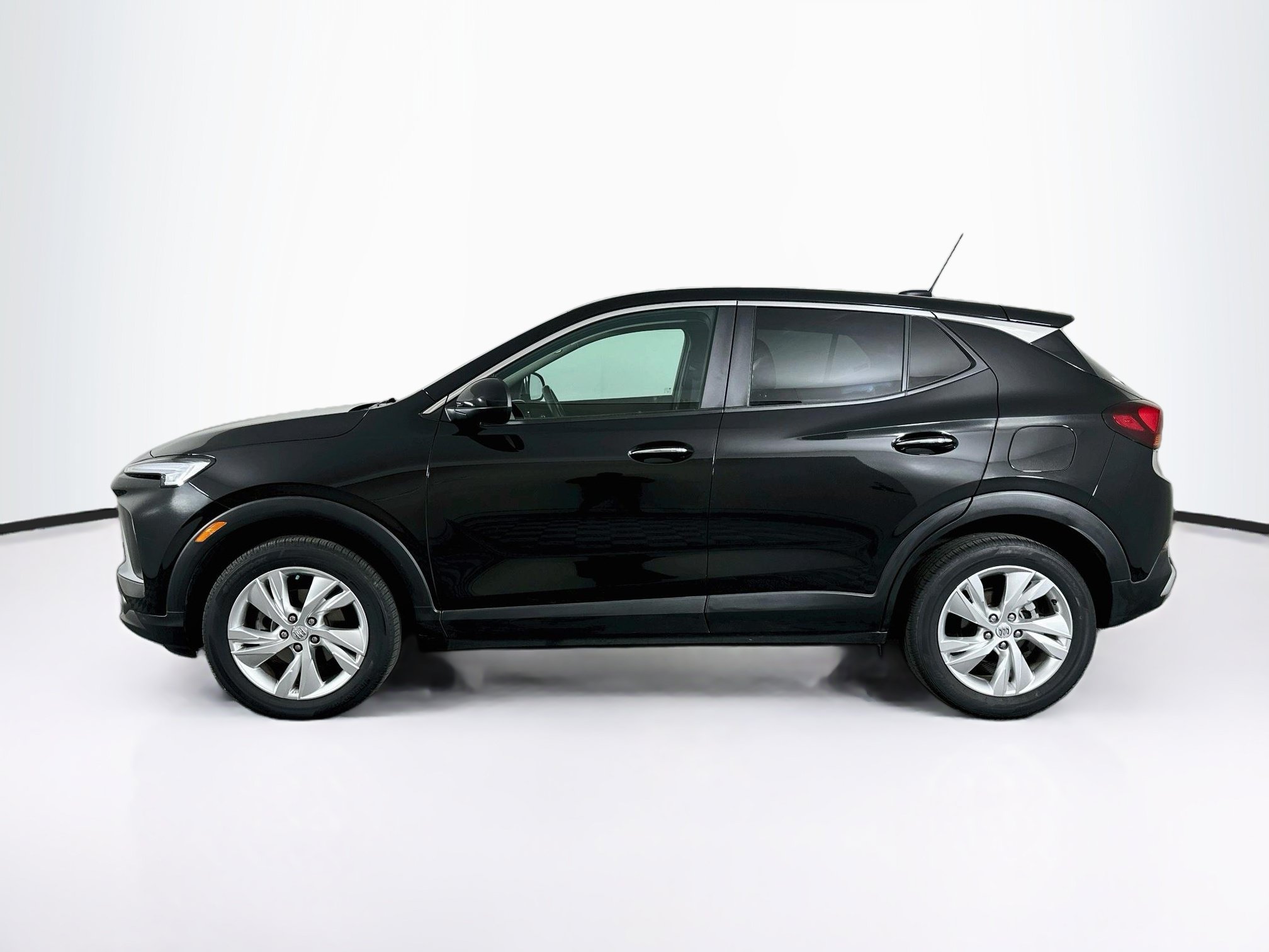 Used 2025 Buick Encore GX Preferred AWD/4WD image 4