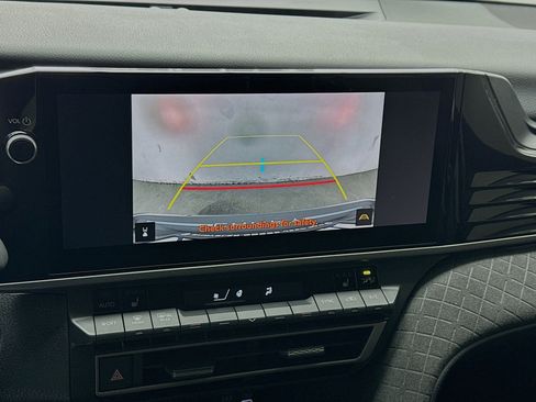 Used 2025 Toyota Camry XLE FWD image 10