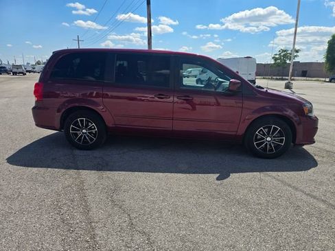 Used 2017 Dodge Grand Caravan GT FWD image 2