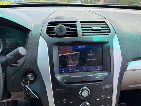 Used 2013 Ford Explorer XLT FWD image 2