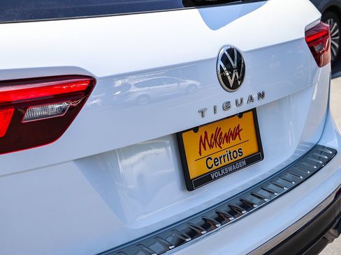 Certified 2022 Volkswagen Tiguan SE FWD image 10