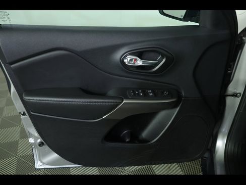 Used 2022 Jeep Cherokee Latitude Lux w/ Sun & Sound Group image 20