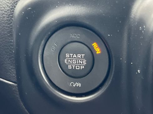 Used 2022 Jeep Wrangler Unlimited Sahara w/ Cold Weather Group AWD/4WD image 26