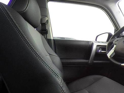 Used 2022 Toyota 4Runner SR5 Premium image 31