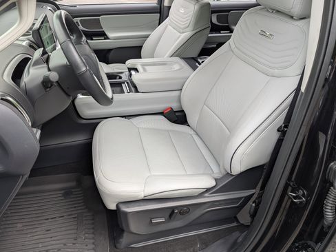 Used 2025 Ford Expedition Platinum w/ Platinum Ultimate Package AWD/4WD image 16
