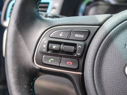 Used 2019 Kia Niro Touring FWD image 32