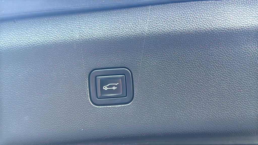 Used 2021 Buick Enclave Essence w/ Sound and Sites Package FWD image 30